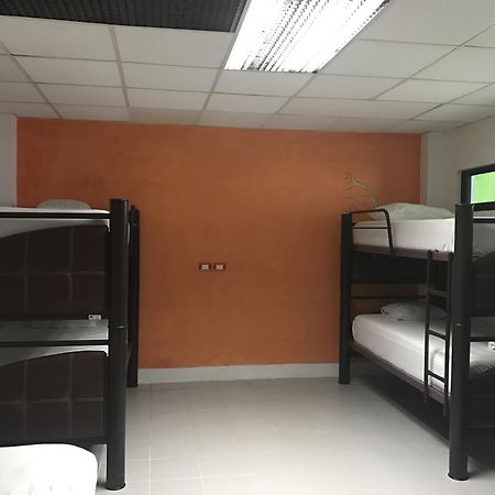 Hostel Mundo Maya Канкун Екстериор снимка