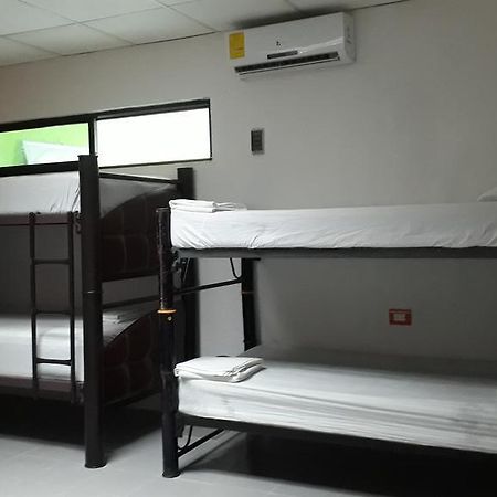 Hostel Mundo Maya Канкун Екстериор снимка