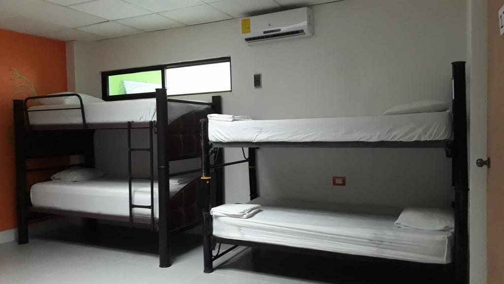 Hostel Mundo Maya Канкун Екстериор снимка