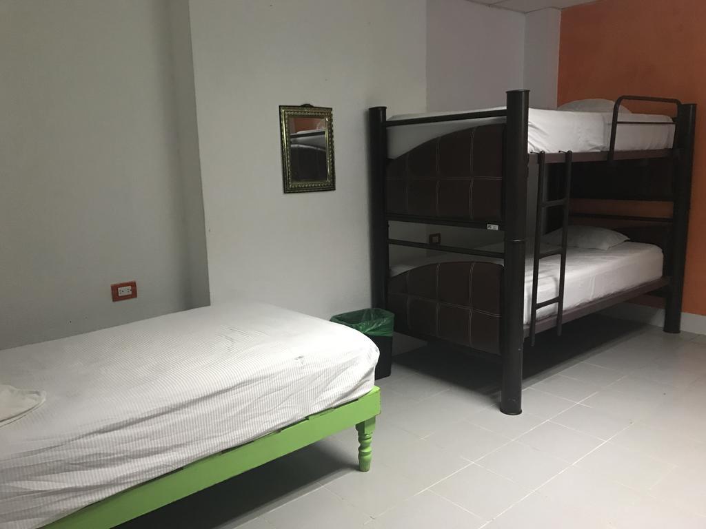 Hostel Mundo Maya Канкун Екстериор снимка