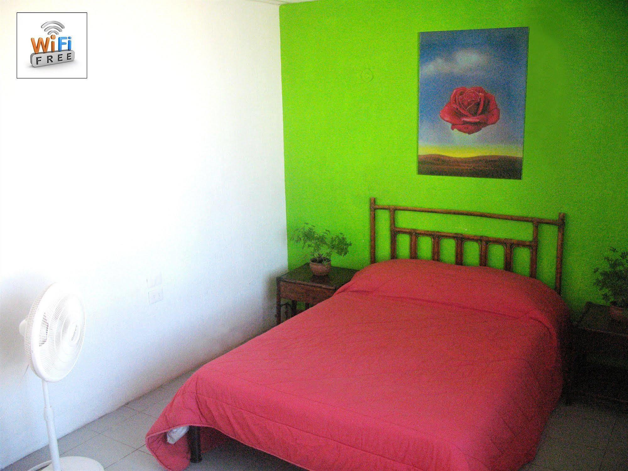 Hostel Mundo Maya Канкун Екстериор снимка