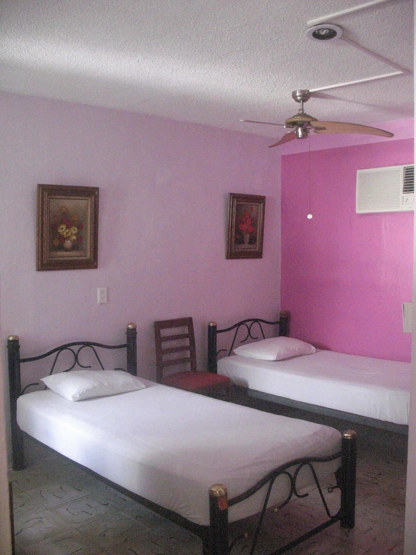 Hostel Mundo Maya Канкун Екстериор снимка