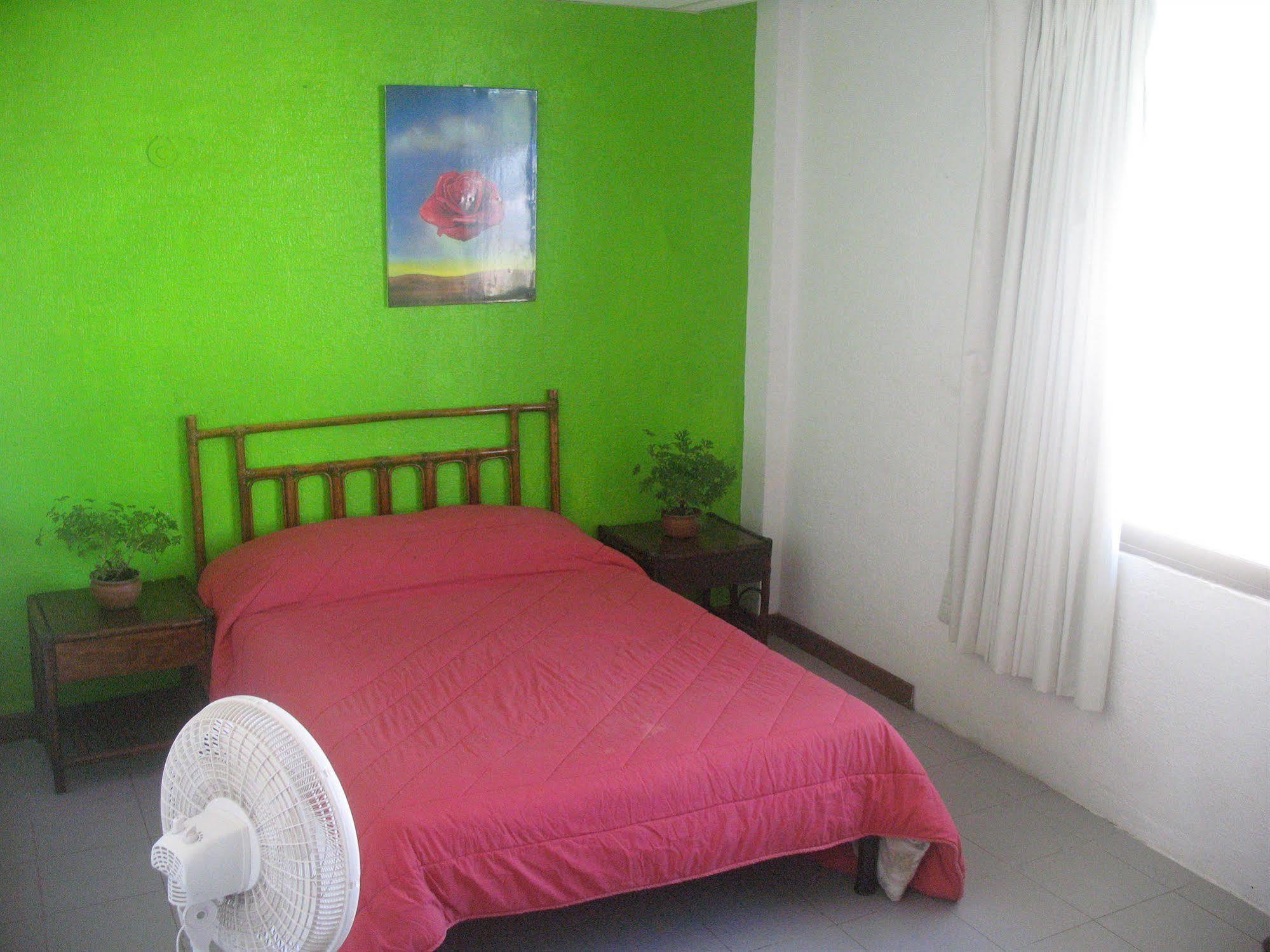 Hostel Mundo Maya Канкун Екстериор снимка