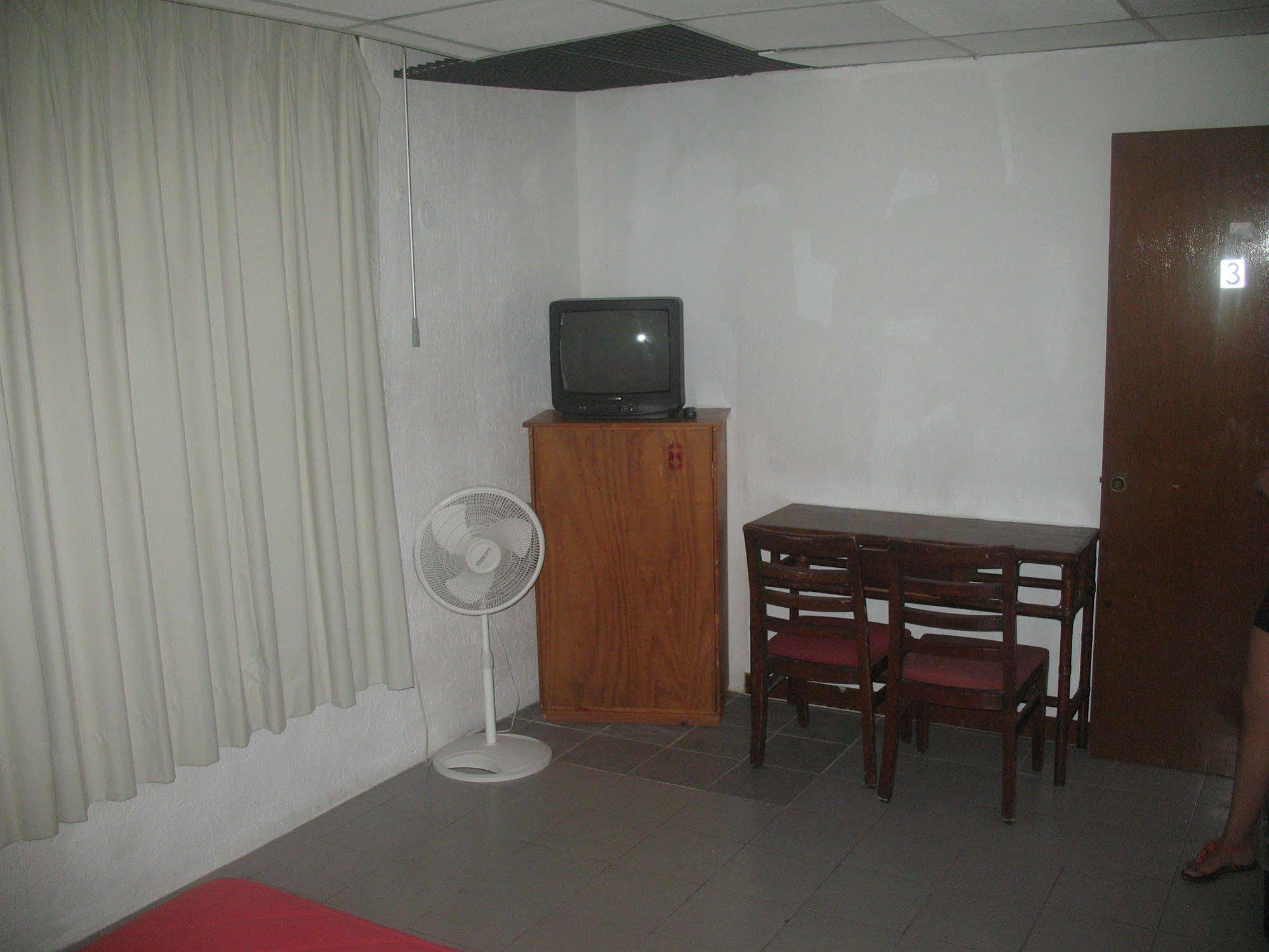 Hostel Mundo Maya Канкун Екстериор снимка