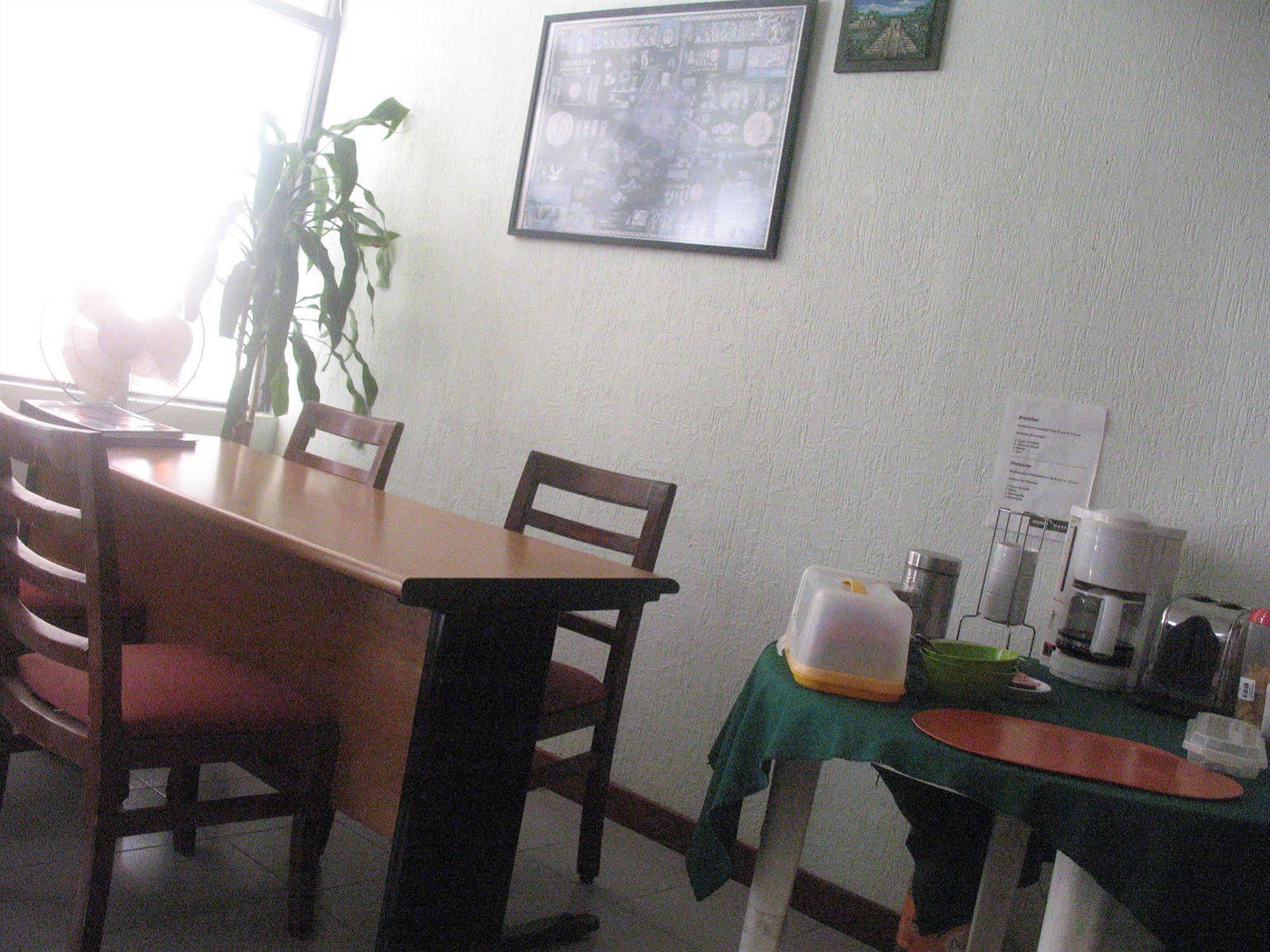 Hostel Mundo Maya Канкун Екстериор снимка